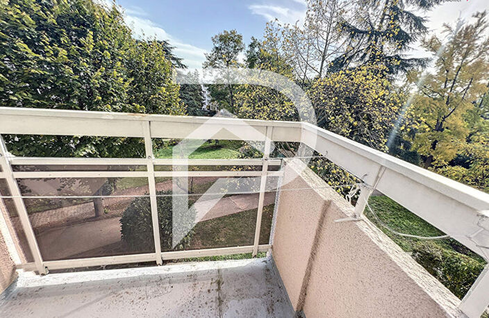 Suresnes - Appartement 3 pièces de avec fort potentiel — photo 3