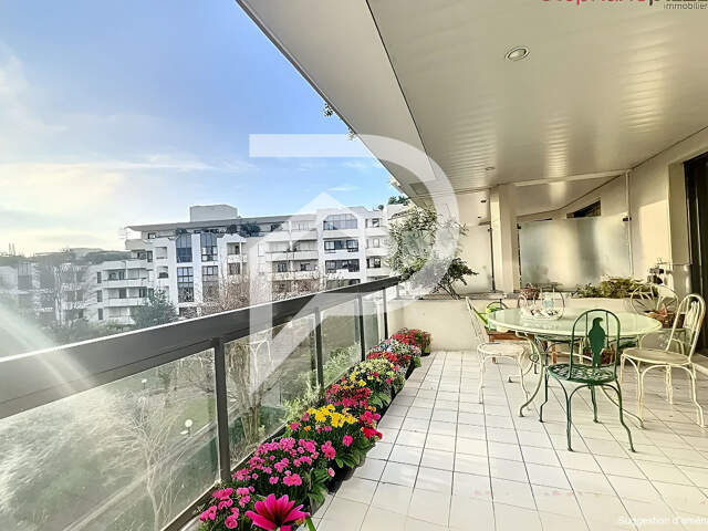Hypercentre Suresnes - Appartement familial 4 pièces 106m² av... — photo du bien