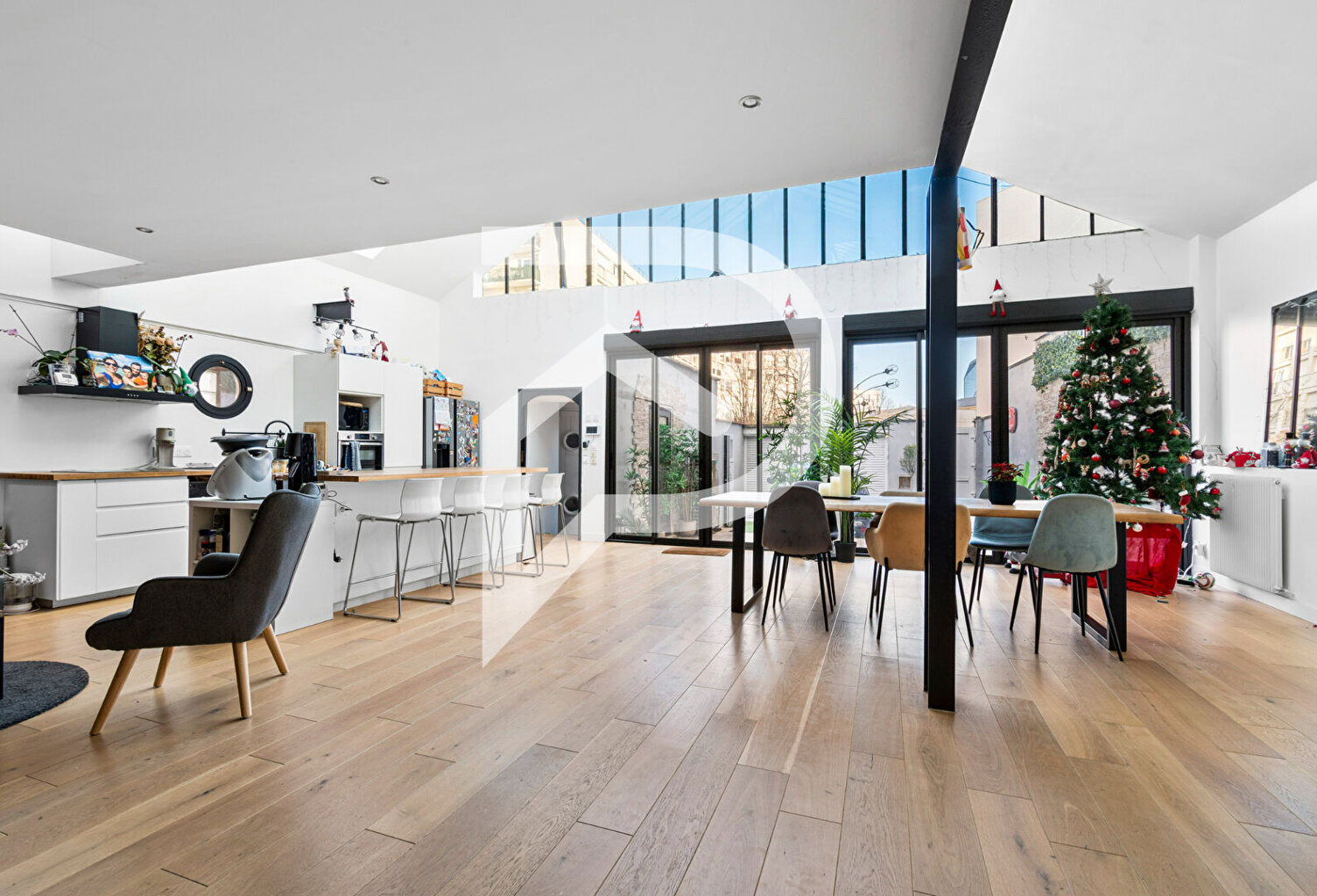Suresnes (limite Puteaux) - Maison Loft de 208m² (232 m² au sol) — photo 1