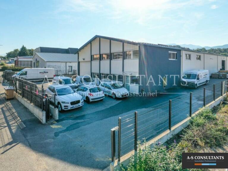 ENTREPOT + BUREAUX A LOUER — photo 1