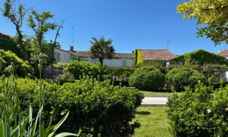 Maison 8 Pièces 355 m² à vendre à Pont-l'Abbé-d'Arnoult (17250)