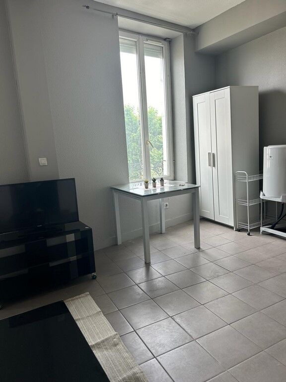 Location Studio 24 m² à Saint-Fons 590 ¤ CC /mois