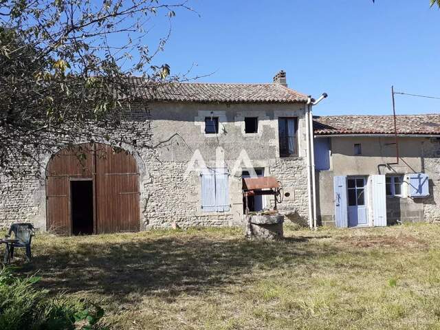 Fermette à rénover proche de Ruffec — photo du bien