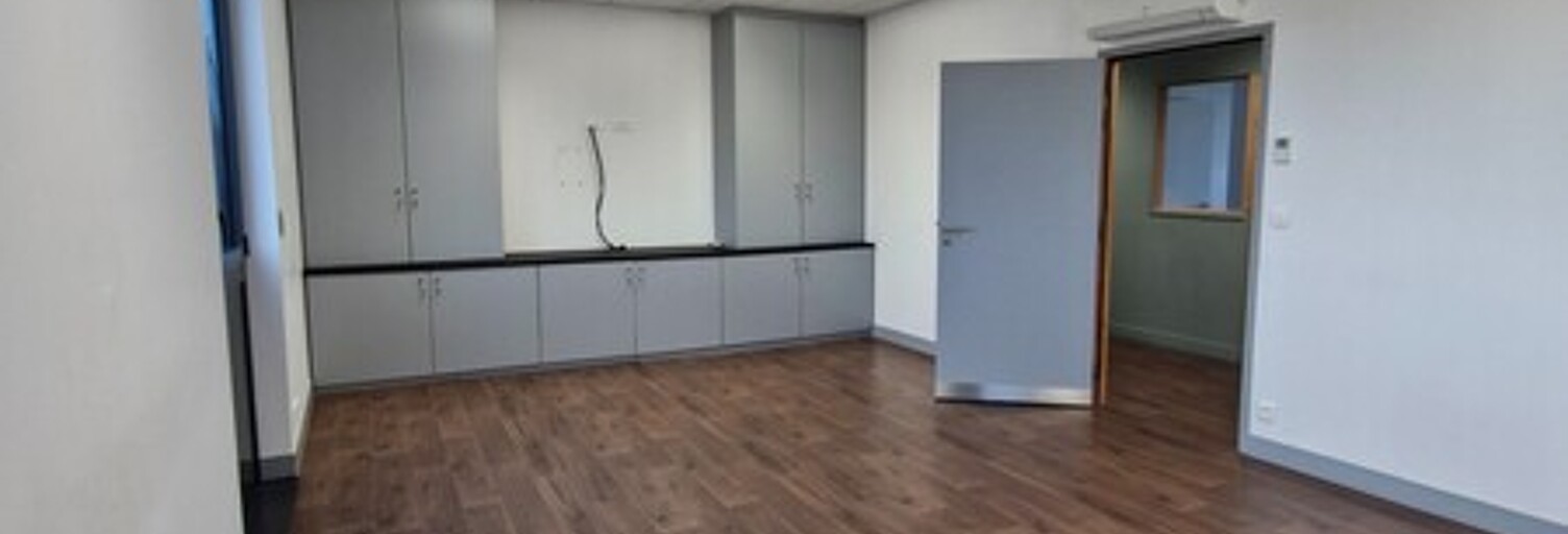 Bureau  123 m² à louer à Vannes (56000)