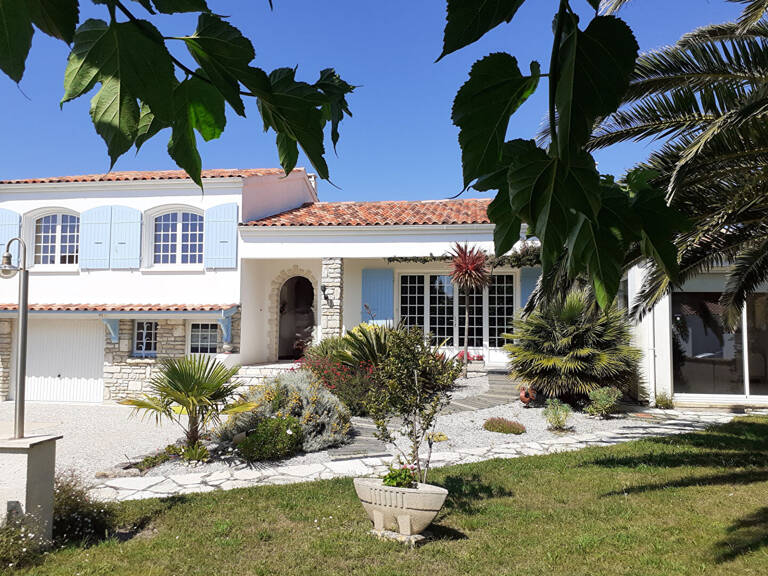 Belle villa familiale à deux pas du port - Grand terrain et dépendances — photo 1