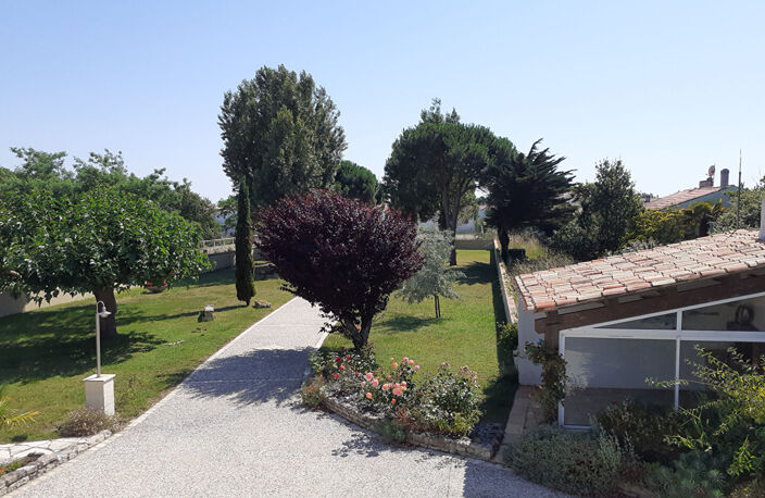 Belle villa familiale à deux pas du port - Grand terrain et dépendances — photo 2