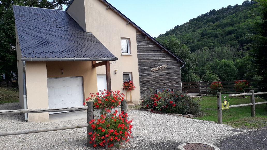 Villa / Maison  T3 à vendre Saint-Chély-d'Aubrac 12470