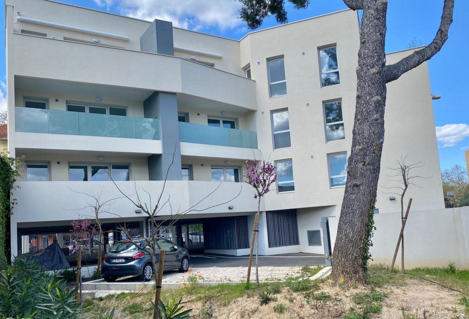Appartement 4 pieces, 96 m2, balcon et stationnement — photo 1