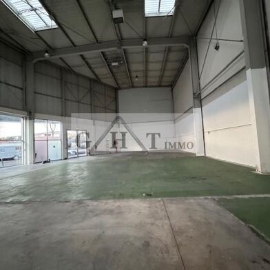 Local industriel  7785 €