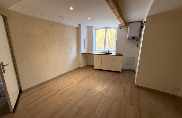 STUDIO RENOVÉ / HYERES MEDIEVAL / FAIBLES CHARGES — photo 2