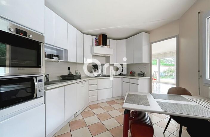 Maison avec piscine - 183 m² - Chazelles sur Lyon — photo 3