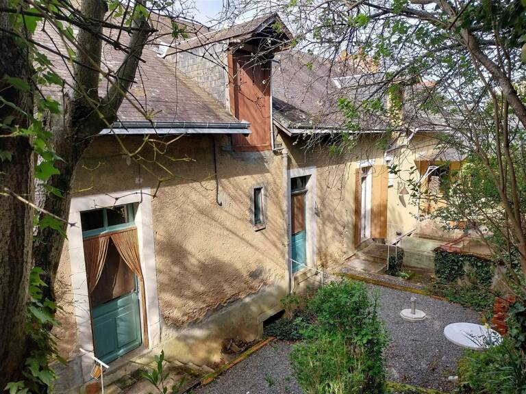 Maison avec cour, jardin et garage à vendre à Argenton 36 — photo 1