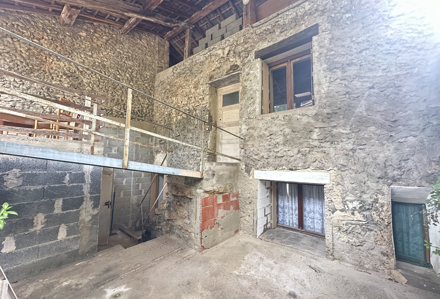 Maison de village de  136 m2  à rénover avec garage d 'envir — photo 1