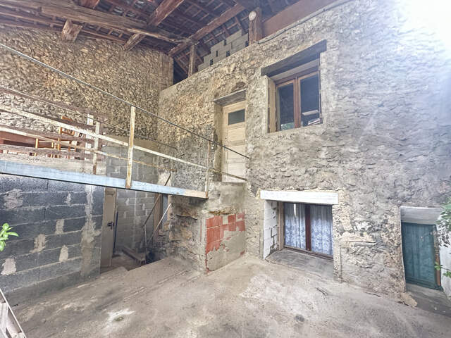 Maison de village de  136 m2  à rénover avec garage d 'envir — photo du bien