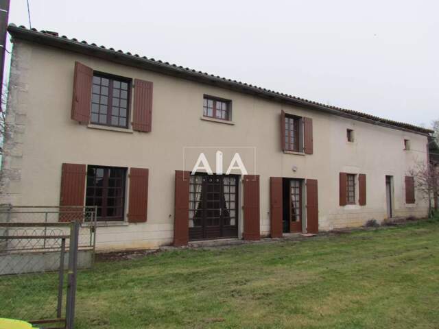 Maison de village proche de Ruffec(4km) — photo du bien
