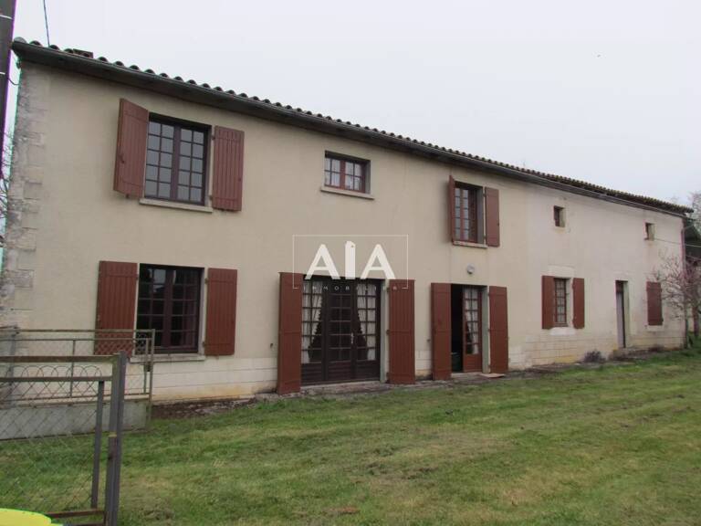 Maison de village proche de Ruffec(4km) — photo 1