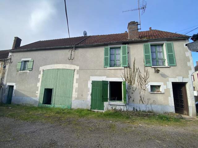 Maison ancienne édifiée sur cave avec dépendances — photo du bien