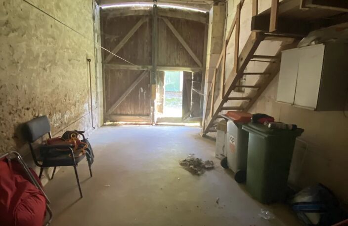 Maison ancienne édifiée sur cave avec dépendances — photo 5