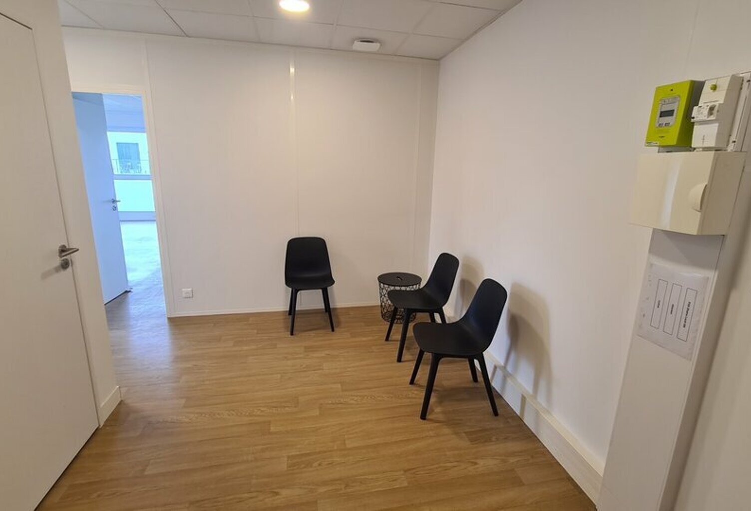 BUREAUX - LOCAL PROFESSIONNEL à LOUER — photo 1