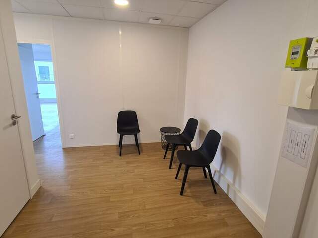 BUREAUX - LOCAL PROFESSIONNEL à LOUER — photo du bien