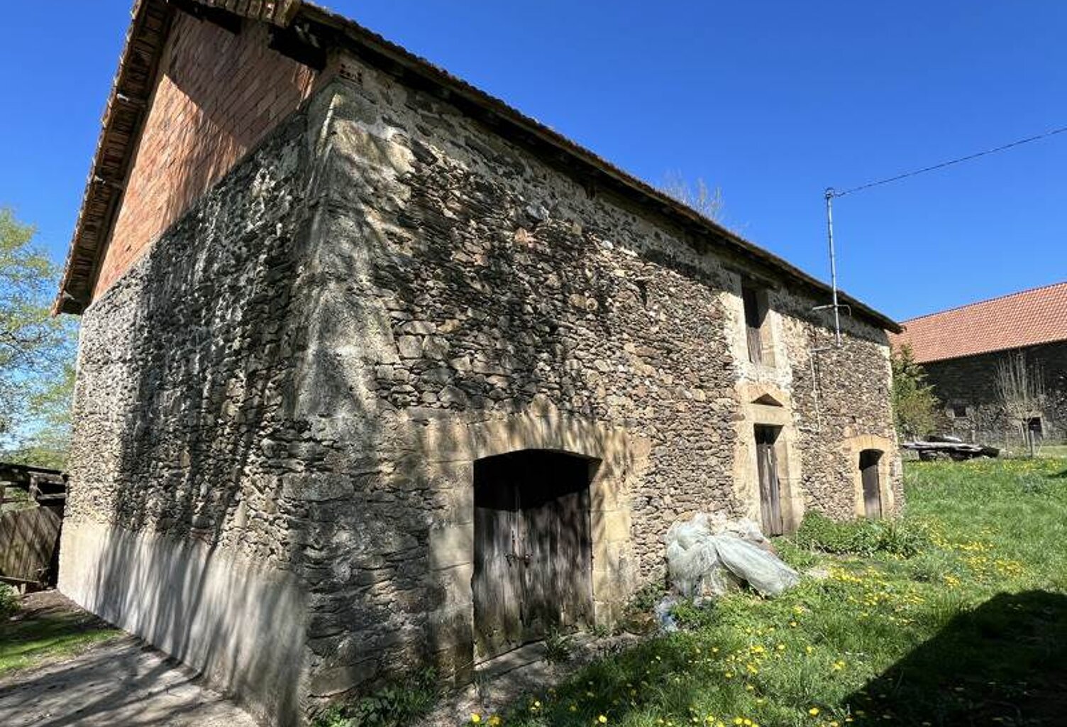 Grange de 1 pièces principales — photo 1