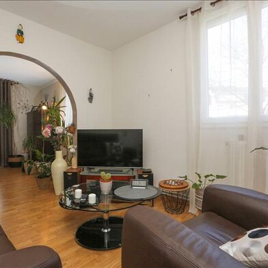 Appartement 4 pièces 215660 €