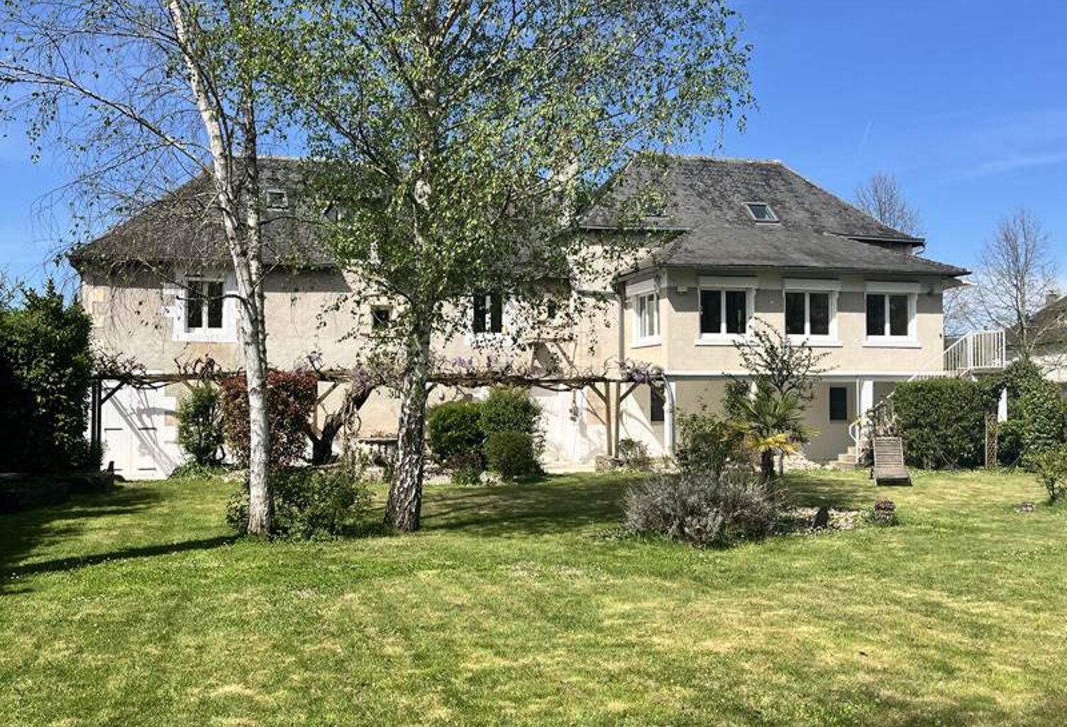 Maison en pierre de 9 pièces principales — photo 1