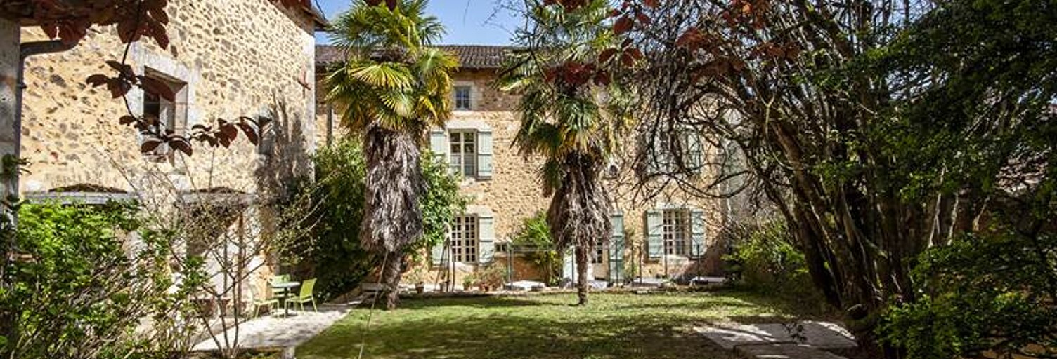 Maison 8 Pièces 550 m² à vendre à Nontron (24300)