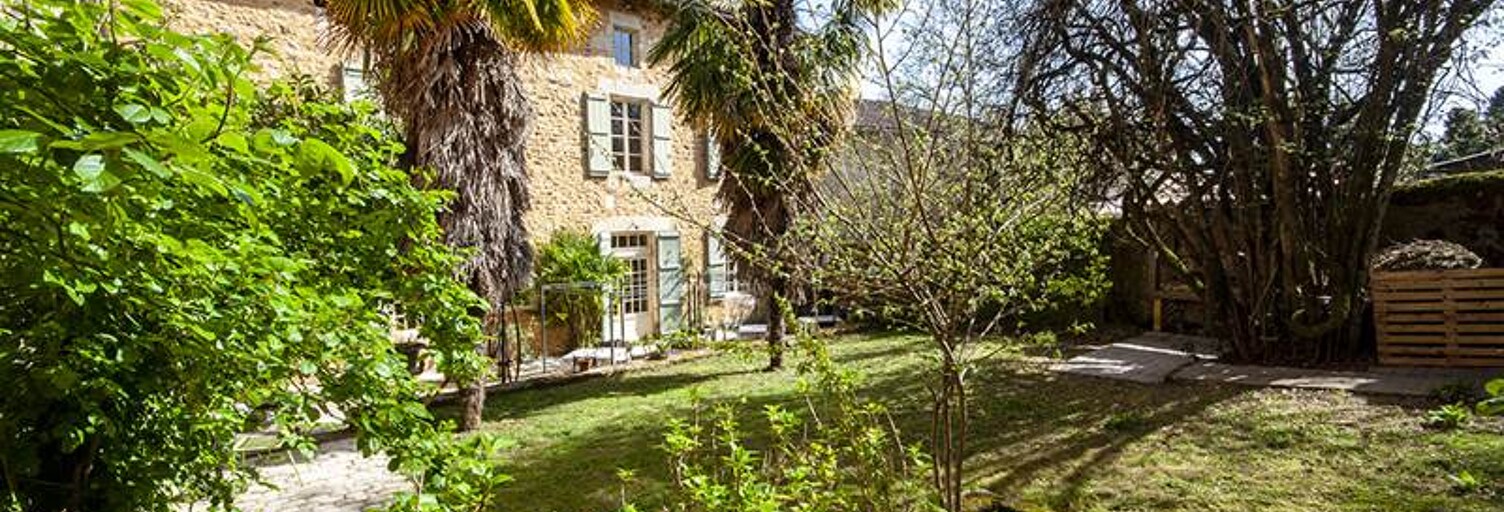 Maison 8 Pièces 550 m² à vendre à Nontron (24300)