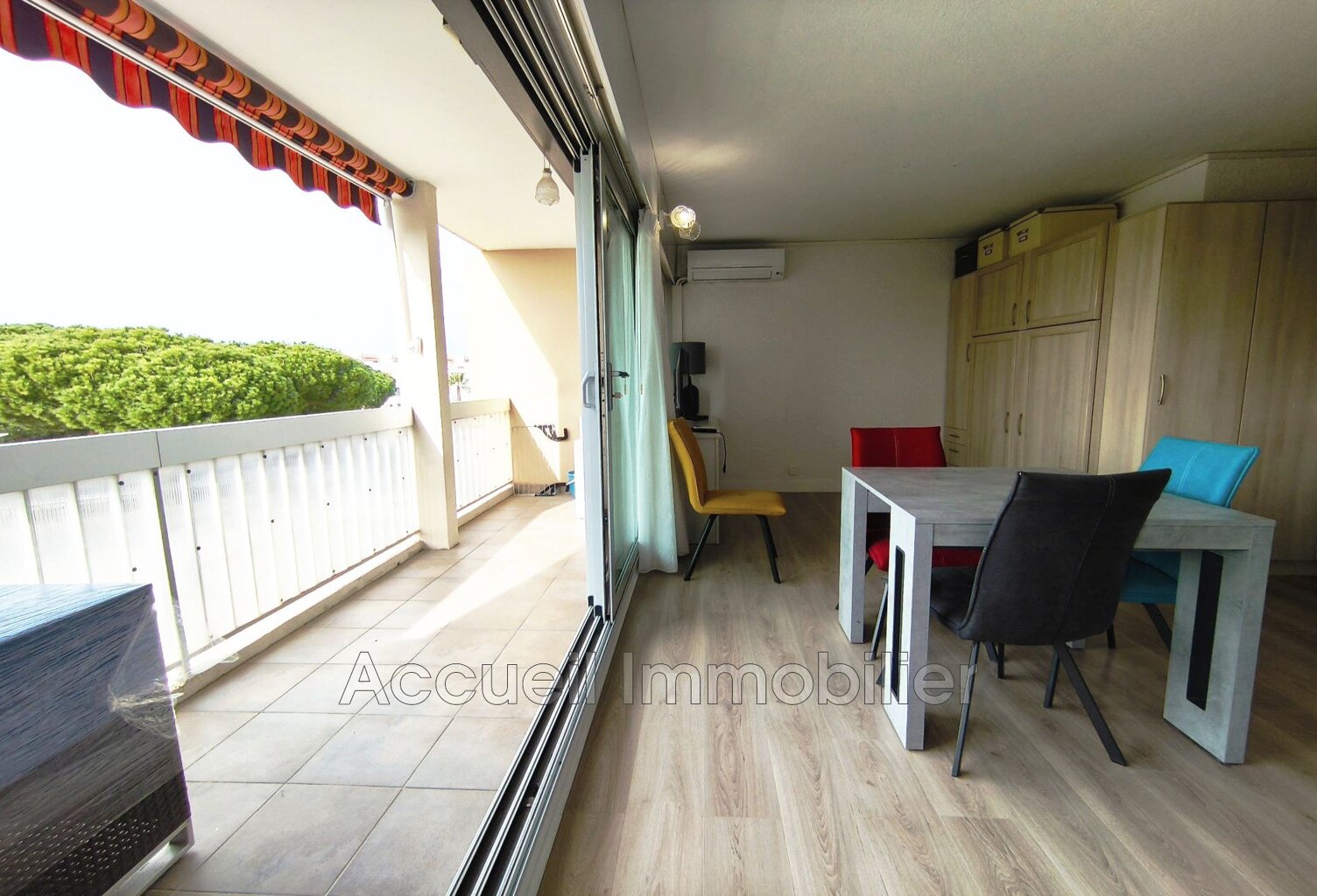 Studio en excellent état, vendu meublé, avec agréable loggia.<BR> — photo 1