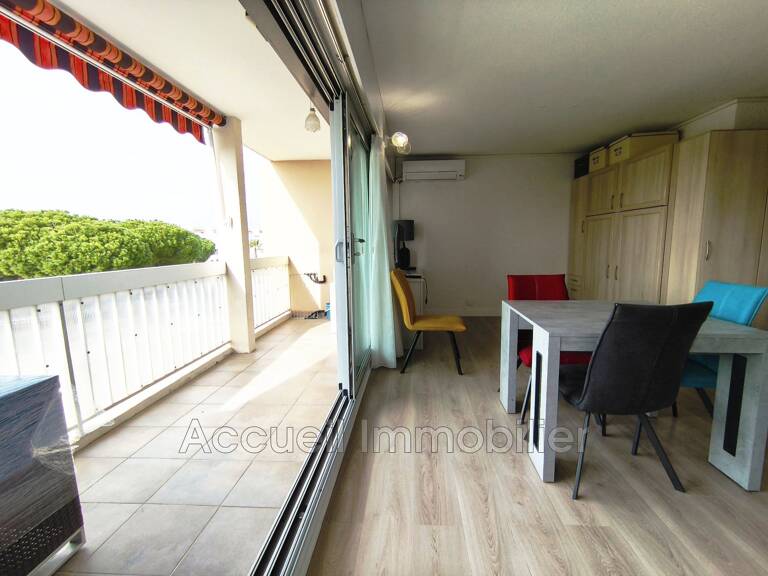 Studio en excellent état, vendu meublé, avec agréable loggia.<BR> — photo 1