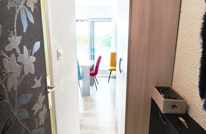 Studio en excellent état, vendu meublé, avec agréable loggia.<BR> — photo 4