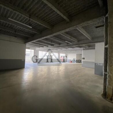 Local industriel  8250 €