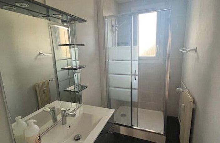 INVESTISSEMENT APPARTEMENT 2 CHAMBRES BALCON ET GARAGE AVEC LOCATAIRE EN PLACE — photo 2