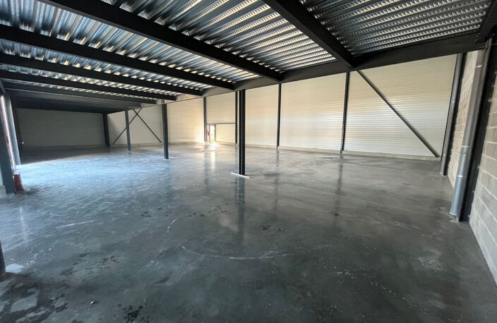 Local Commercial 430 m2 à DAVEZIEUX à avec Mezzanine — photo 3