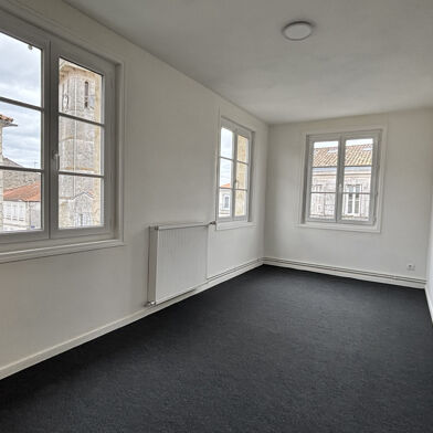 Appartement 4 pièces 745 €