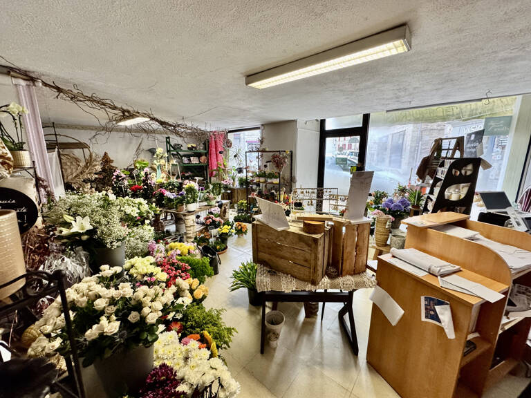 Fond de commerce fleuriste et décoration à vendre à Eymoutie — photo 1