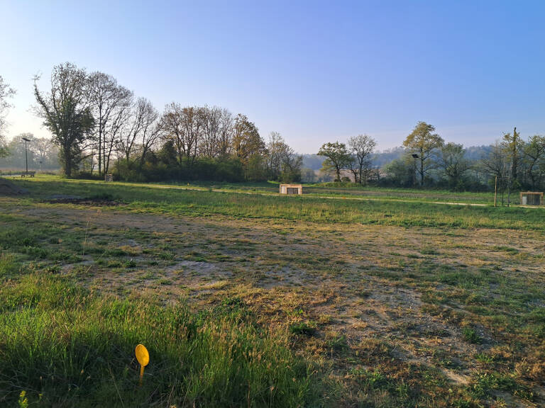 Terrain viabilisé de 480 m2 idéalement placé. — photo 1