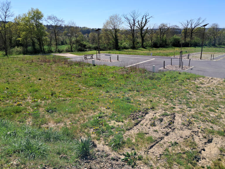 Terrain viabilisé de 352 m2 idéalement placé. — photo 1