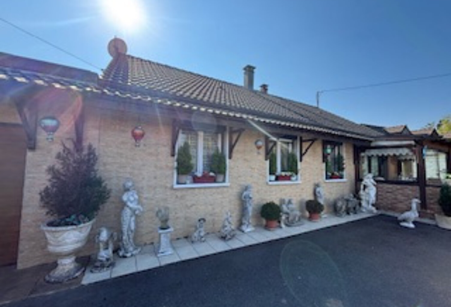 Pavillon individuel dans bourg tous commerces — photo 1