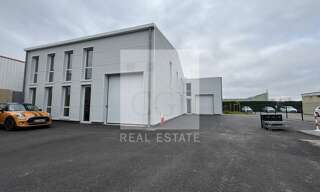 Commerce  360 m² à louer à Chassieu (69680)