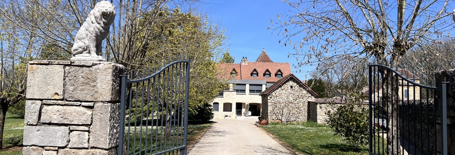 Maison 10 Pièces 250 m² à vendre à Villeneuve (12260)