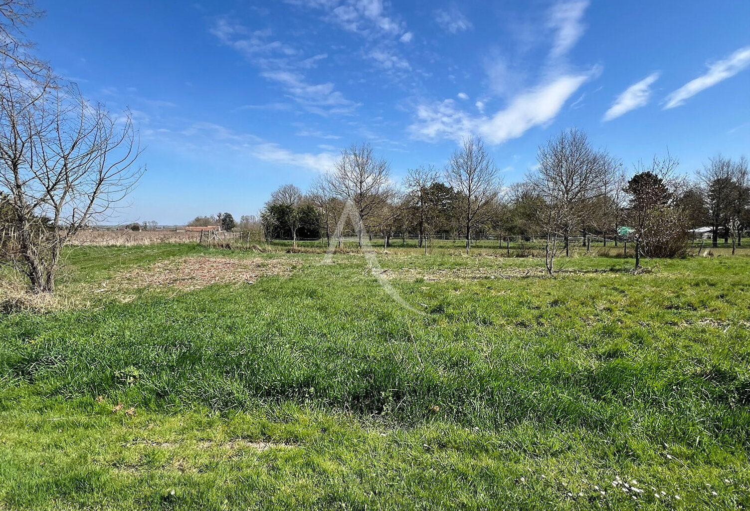 Terrain Vrigny 601 m2 — photo 1