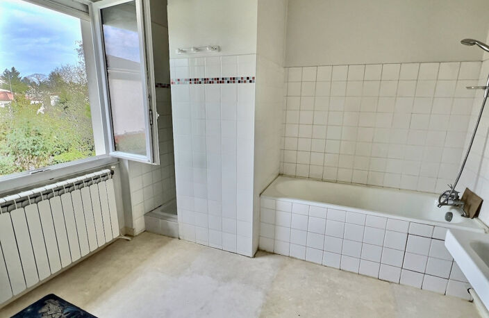 Maison en pierres d'environ 108m2  à Villeneuve sur Lot, proche des commerces à pied avec jardin. — photo 5