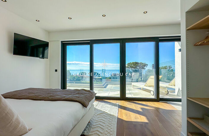 VILLA DE 260M2 AVEC VUE MER PISCINE JACUZZI,A 300 MÈTRES DES PLAGES DES ISSAMBRES — photo 4
