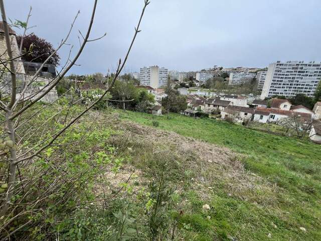 Terrain 550 m² à Angoulême — photo du bien