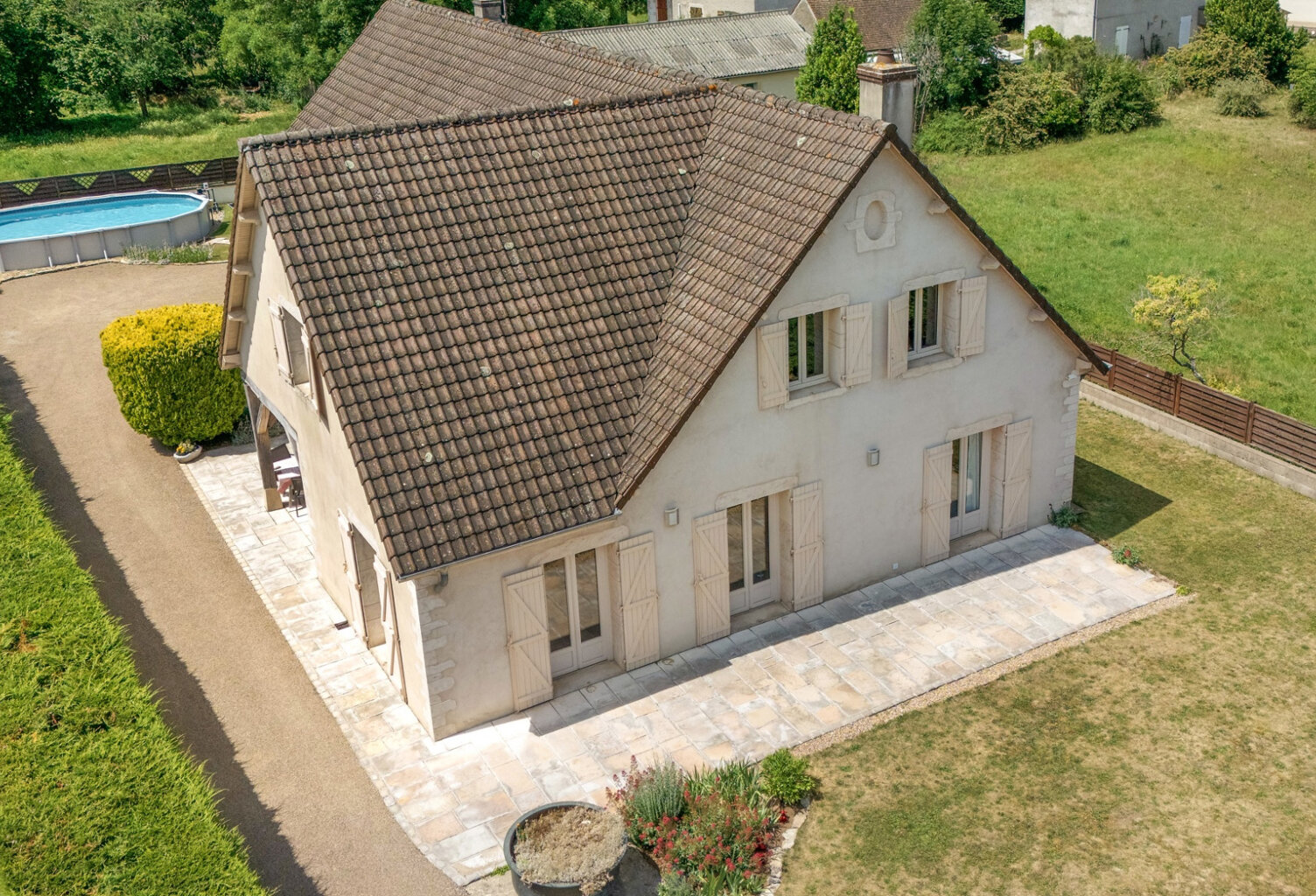 REF 4881 : Maison 184 m2 - terrain de 1150m2  - 8 pièces  - 5 chambres - Beaune — photo 1