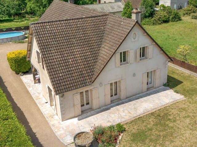 REF 4881 : Maison 184 m2 - terrain de 1150m2  - 8 pièces  - 5 chambres - Beaune — photo du bien