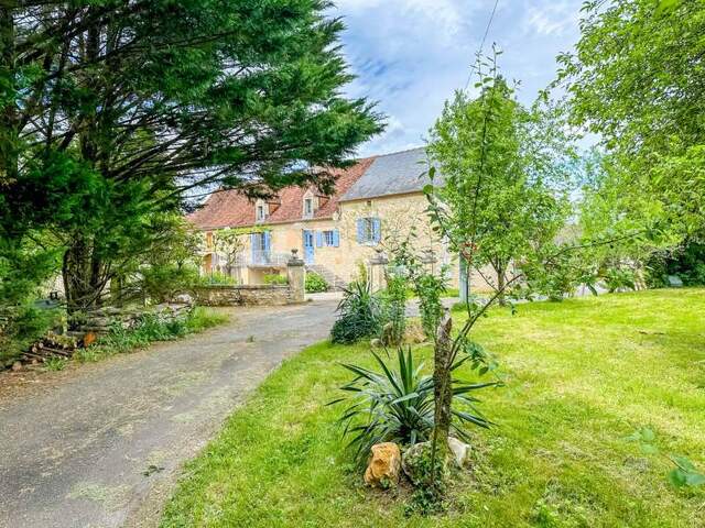 Maison en pierre de 4 pièces principales — photo du bien