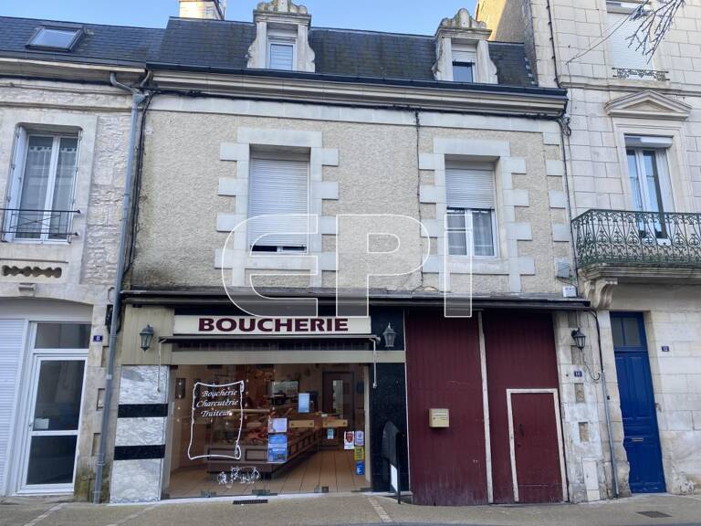 Réf:8021 Neuville de Poitou, Immeuble comprenant au rdc, un loc — photo 1